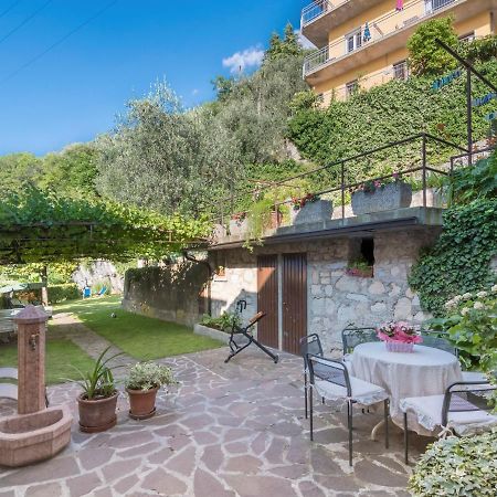 Corte Faliva Brenzone sul Garda Luaran gambar