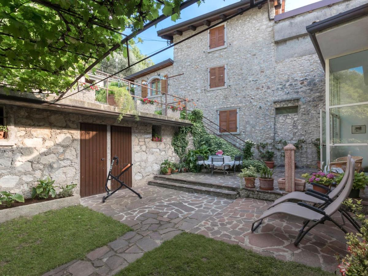 Corte Faliva Brenzone sul Garda Luaran gambar